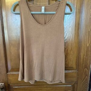 ZYIA Scoop Neck Tordue Tank Top in Warm Brown